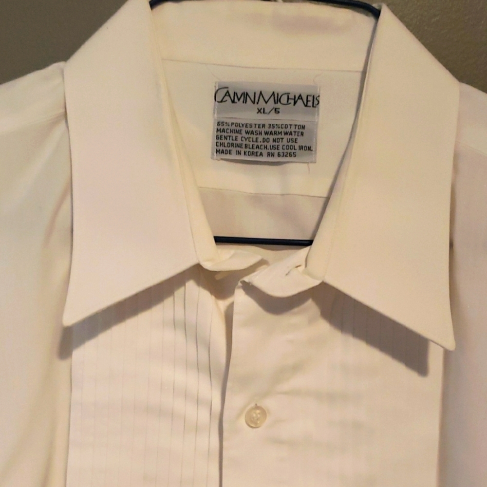 Michaels Men's Cream Dress Shirt